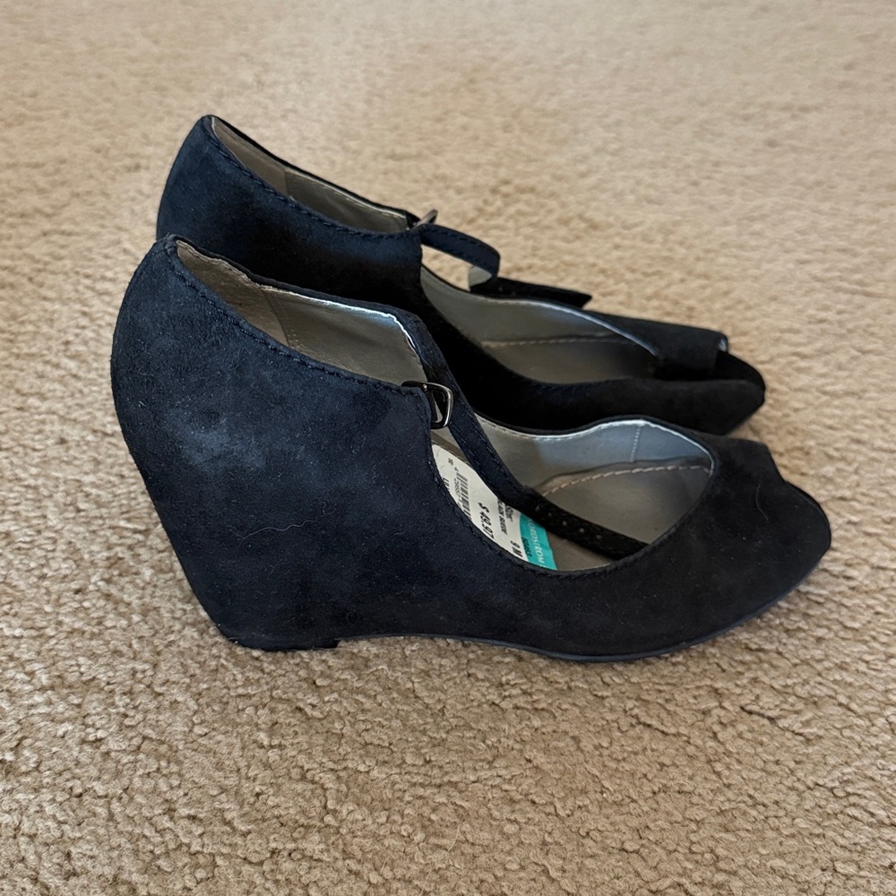 Tesori black suede wedge